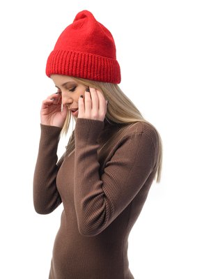 Жіноча в'язана шапка з відворотом. Колір: Червоний 733 фото