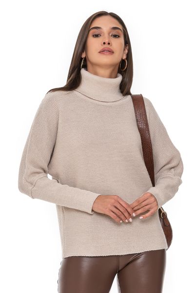 Sweater with wide sleeves. Color: Powder