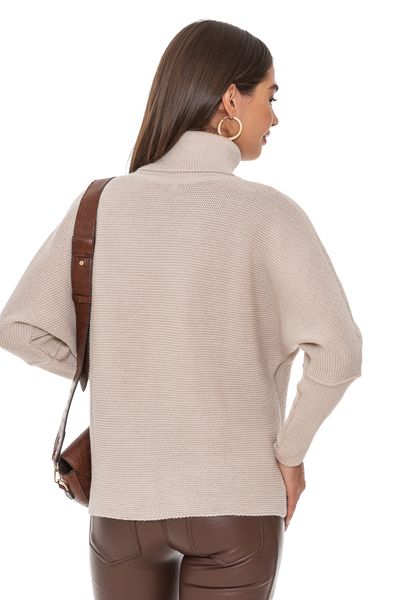 Sweater with wide sleeves. Color: Powder