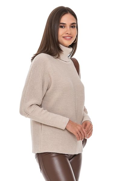 Sweater with wide sleeves. Color: Powder