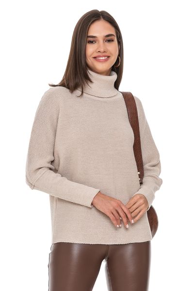 Sweater with wide sleeves. Color: Powder