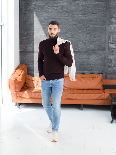 Men's wool turtleneck with elastane. Color: Burgundy