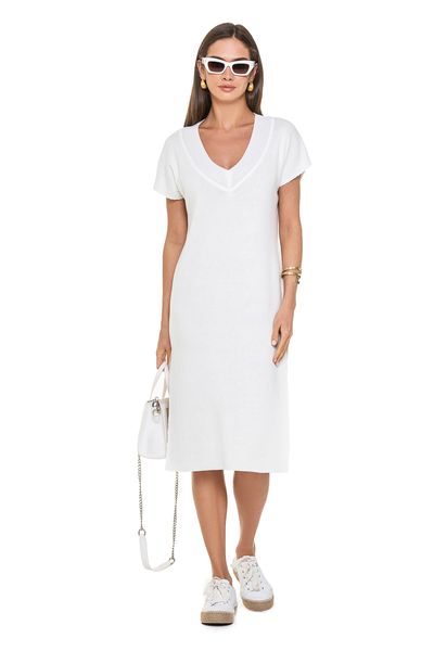 Loose knitted dress with V-neck. Color: Milk