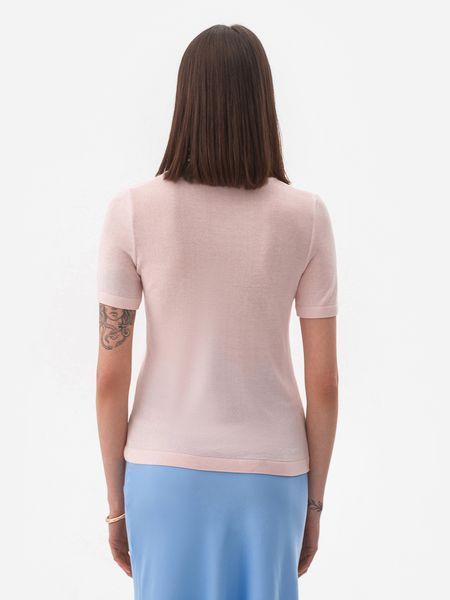 Thin knitted jumper with V-neck collar. Pink