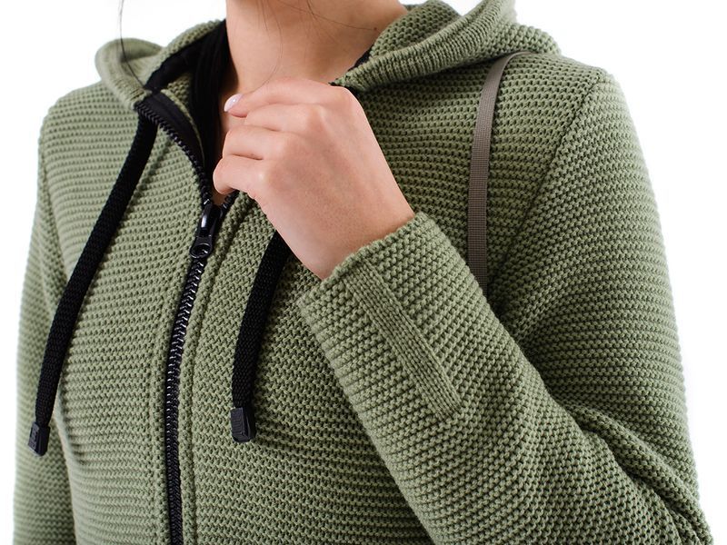 Sports knit cardigan. Color: Green