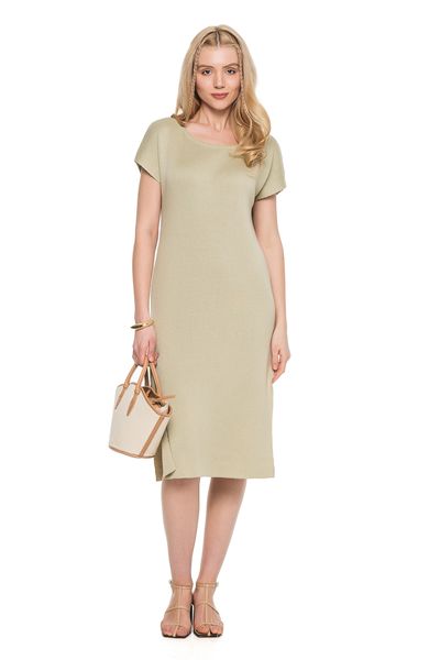 Loose knitted eco-dress with boat neckline. Color: Olive