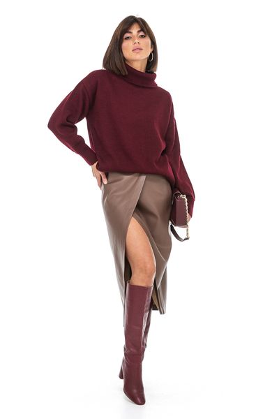 Oversized Mock Neck sweater. Color: Burgundy