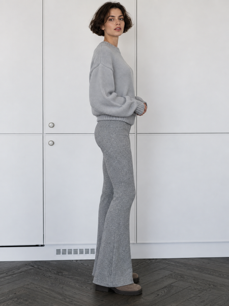 Sweater with volumetric floral details. Gray 42-46