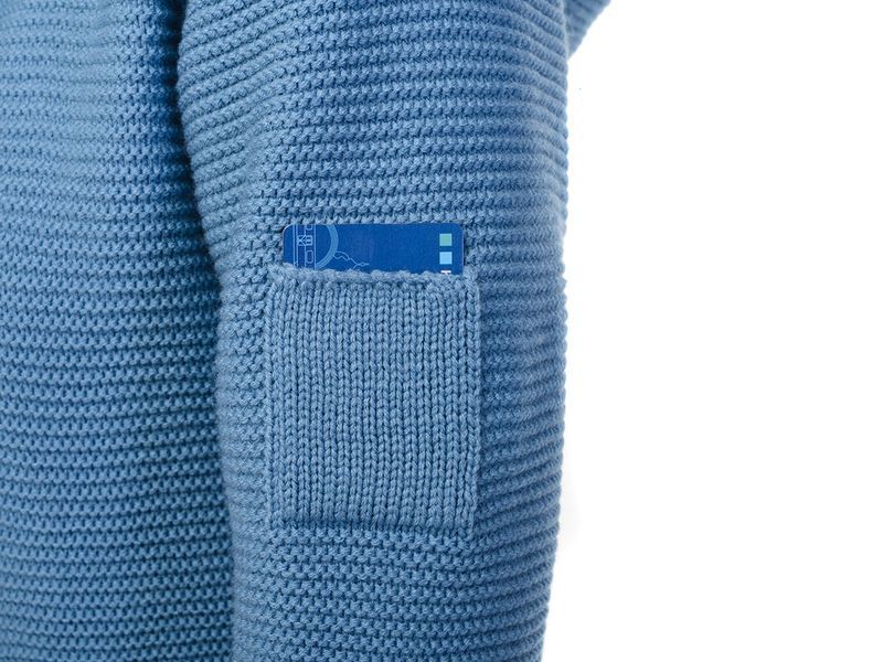 Cropped knit cardigan. Color: Jeans