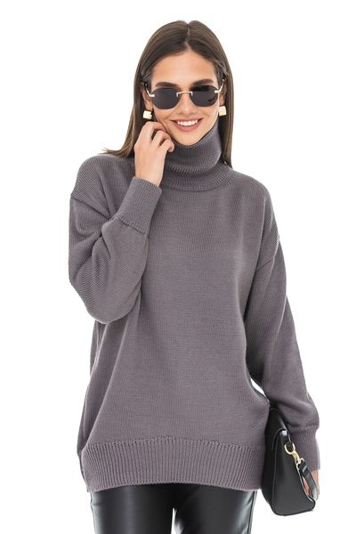 Oversized Mock Neck sweater. Color: Gray.