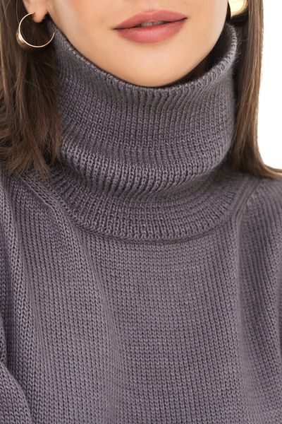 Oversized Mock Neck sweater. Color: Gray.