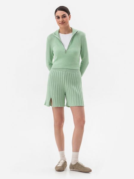 Women's cotton shorts. Pistachio