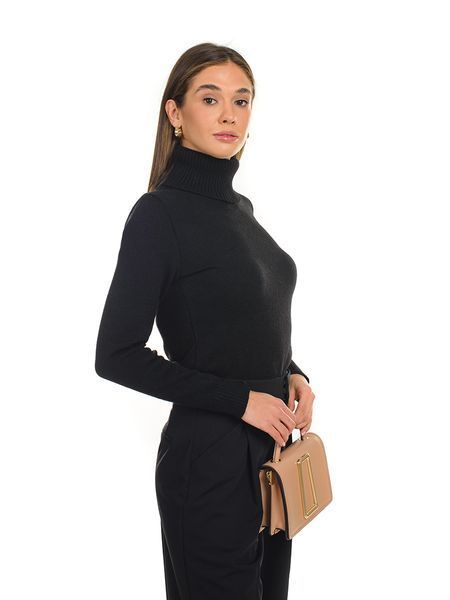 Warm and soft women's turtleneck with elastane. Color: Black