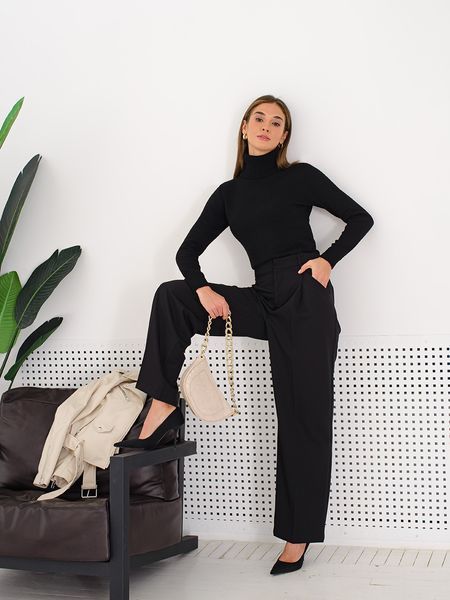 Warm and soft women's turtleneck with elastane. Color: Black