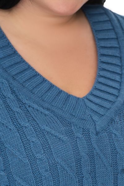 V-collar sweater. Color: Pistachio