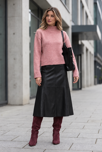 Loose sweater with mock turtleneck collar. Pink 42-44
