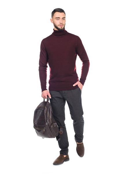 Male golf with a slanting seam on the shoulder. Color: Burgundy